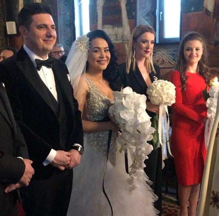 
    Mihaela Moise a avut o rochie de mireasă sofisticatăFoto: arhivă personală  