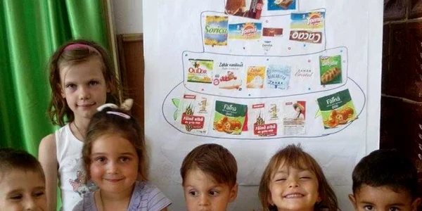 Sute de copii din Bacău