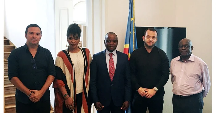 Daniel Buzdugan şi Mihai Morar au fost însoţiţi de Julie Mayaya la Ambasada Republicii Democrate Congo FOTO Radio ZU