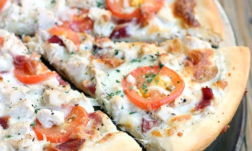 pizza taraneasca cu pui si usturoi jpeg