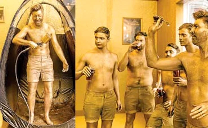 
    Clienţii se înghesuie să  se vopsească în auriu  din cap până în picioare  