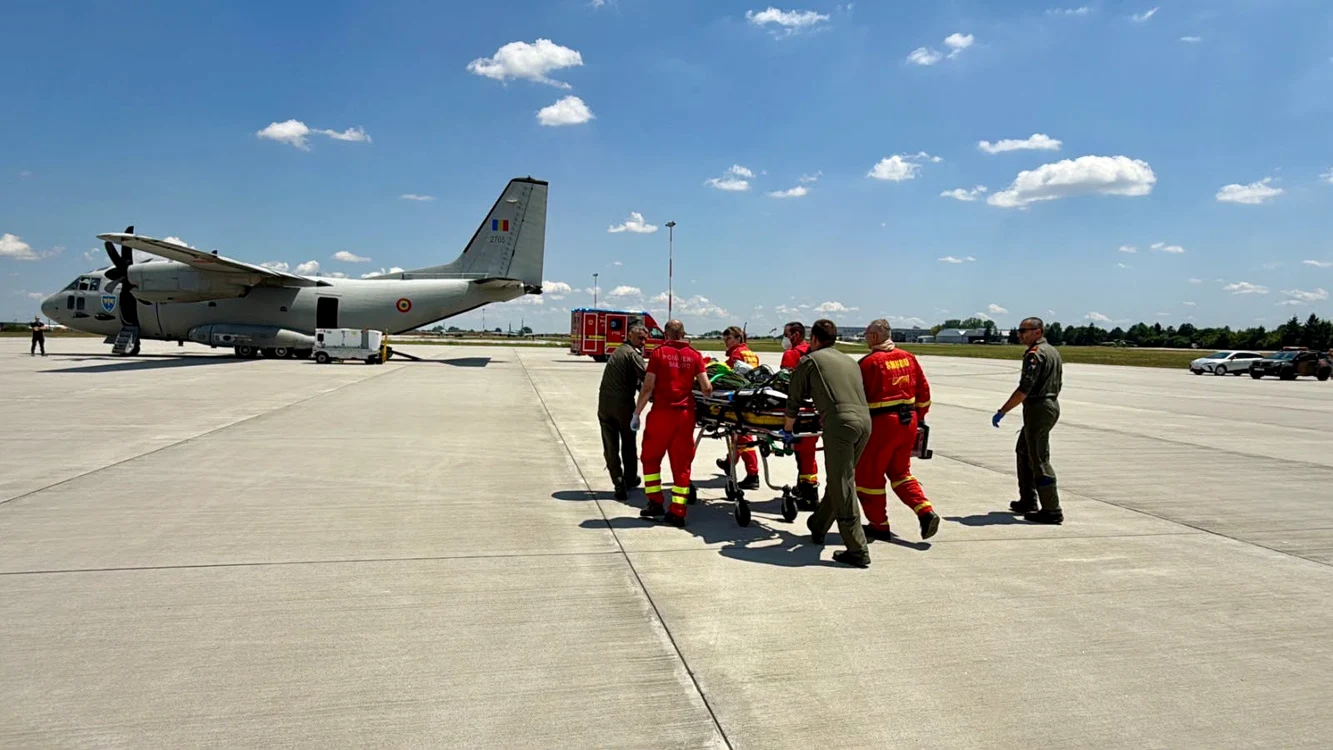 Transfer pacienți cu aeronavă militară