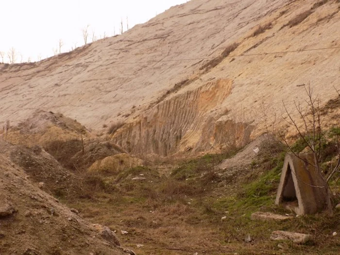Muntele de fosfogips din Bacău se întinde pe 16 hectare FOTO MA