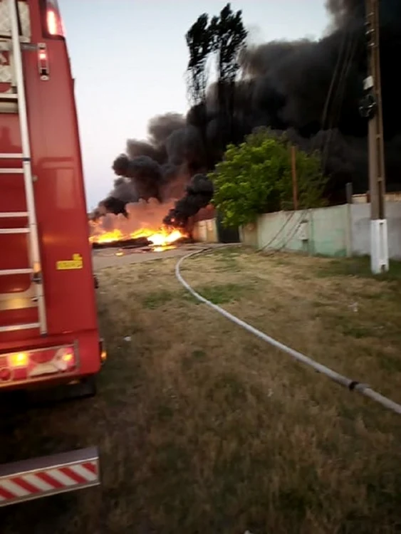 Un incendiu puternic a izbucnit vineri dimineaţă