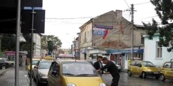 Craiova: Plimbarea cu taxiul, lux pentru doljeni