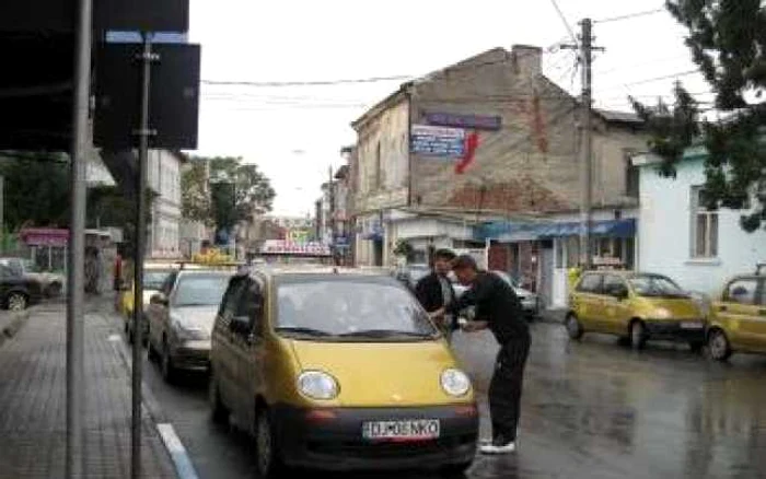 Craiova: Plimbarea cu taxiul, lux pentru doljeni