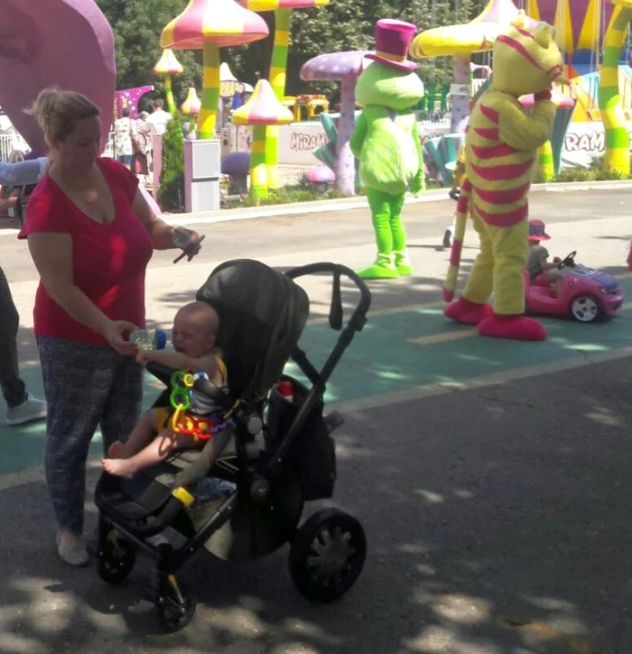 Bona a încercat fără succes să-l calmeze pe băieţelul Amaliei Năstase care plângea în hohote