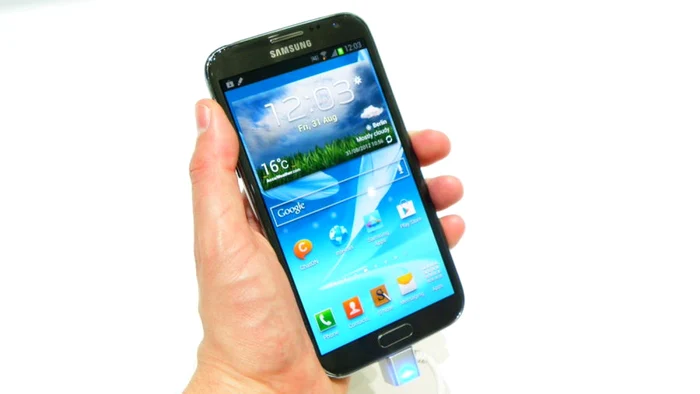 Următorul Samsung Galaxy Note ar putea avea un ecran de plastic şi carcasă din aluminiu