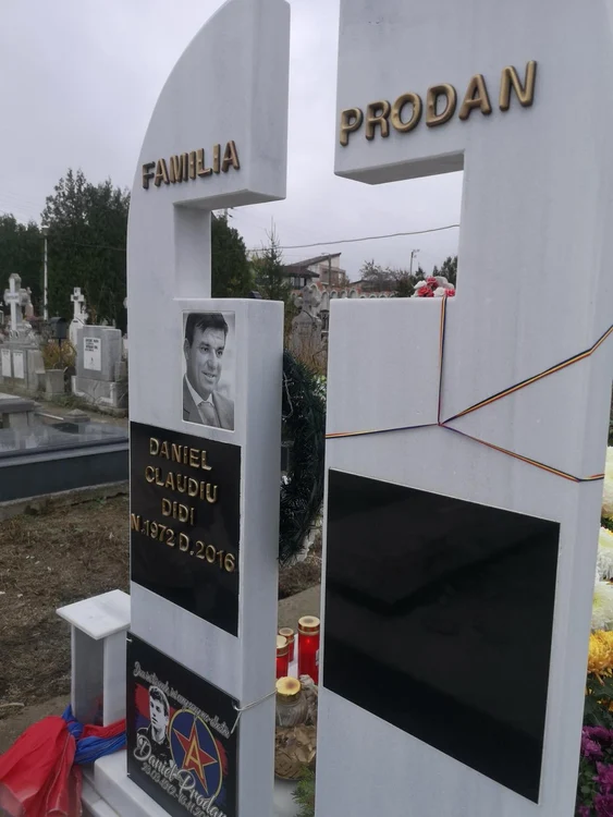 Mormântul lui Didi din Voluntari  FOTO Paul Tecuceanu