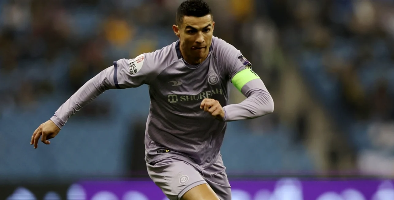 Cristiano Ronaldo nu poate fi oprit de adversarii arabi. Foto Getty images