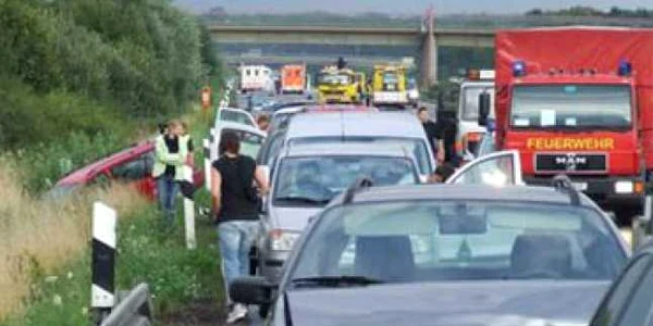 Germania: Peste 60 de persoane au fost rănite într-o serie de accidente în care au fost implicate 260 de maşini