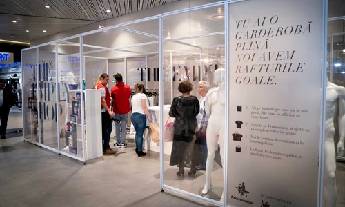 1 theemptyshoppromenada3 medium jpg jpeg