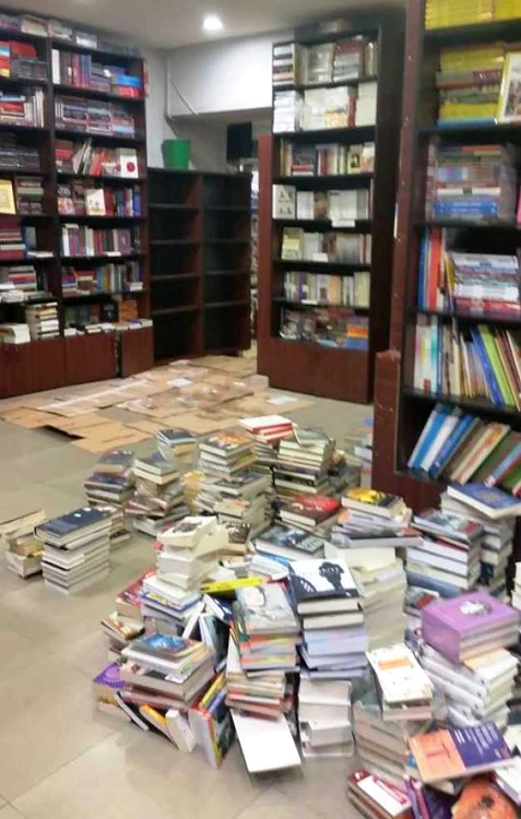 Prăvălia cu Cărţi - librăria din Constanţa a fost inundată de ploaia torenţială Foto Prăvălia cu Cărţi