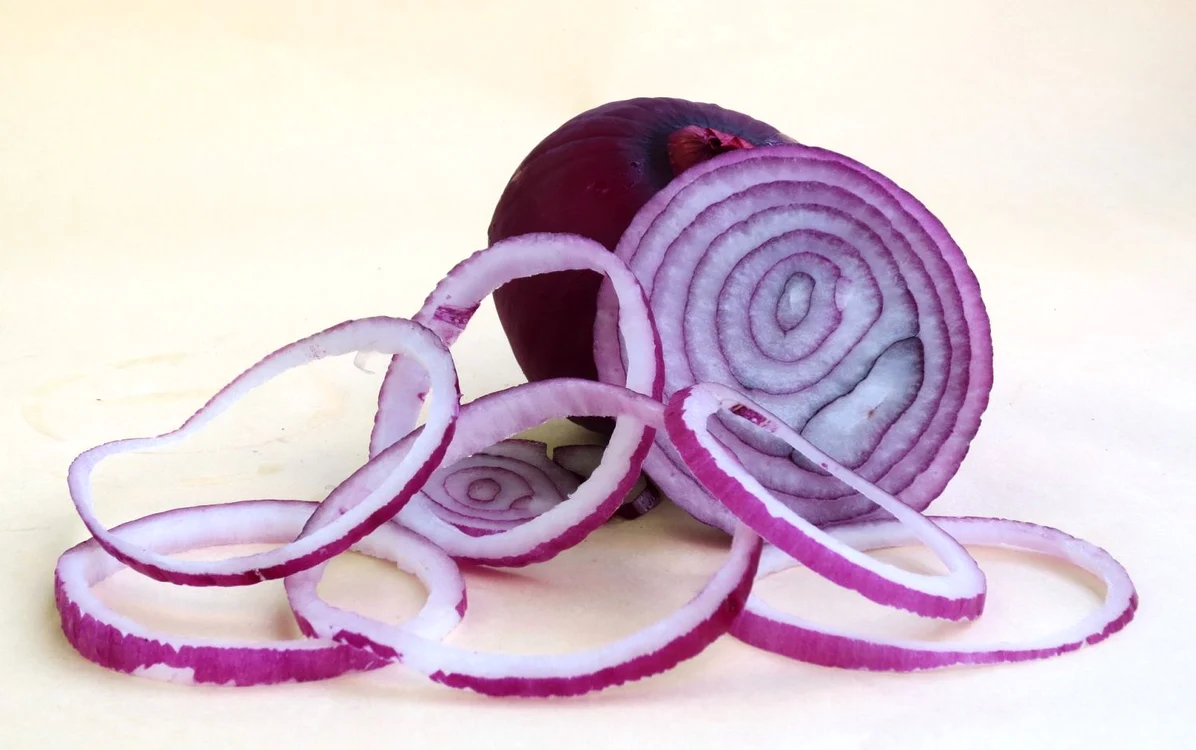 onion 899095 1920 jpeg