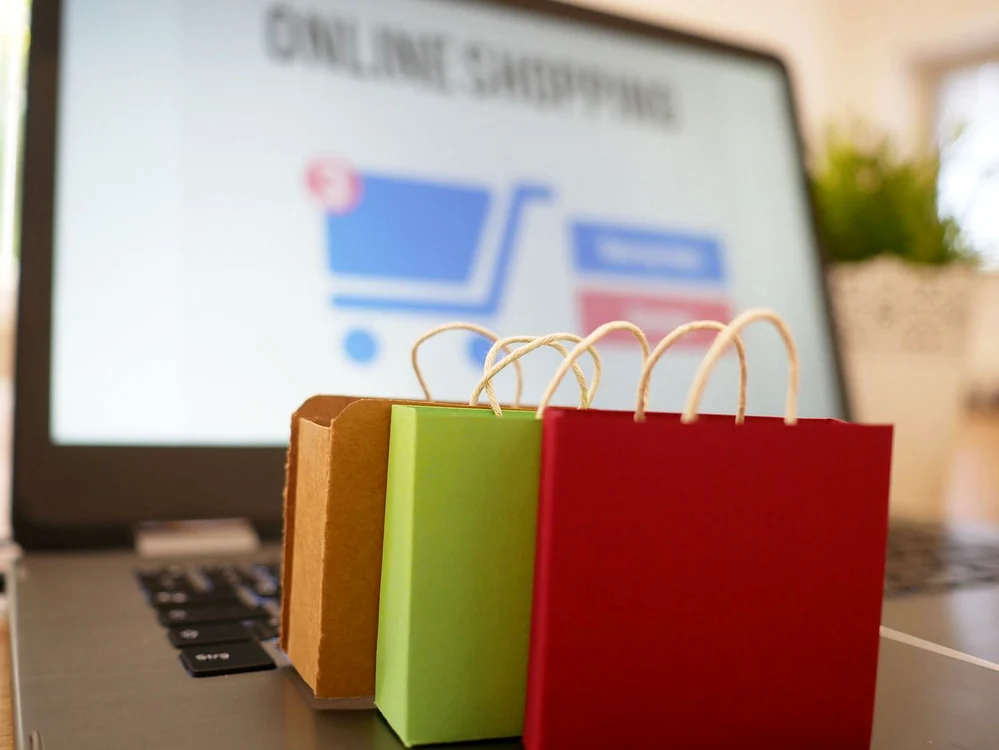 Sezonul reducerilor aduce promoții consistente în magazinele online Foto: Pixabay.com