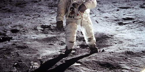  Buzz Aldrin, fotografiat de Neil Armstrong pe lună. FOTO Airandspace