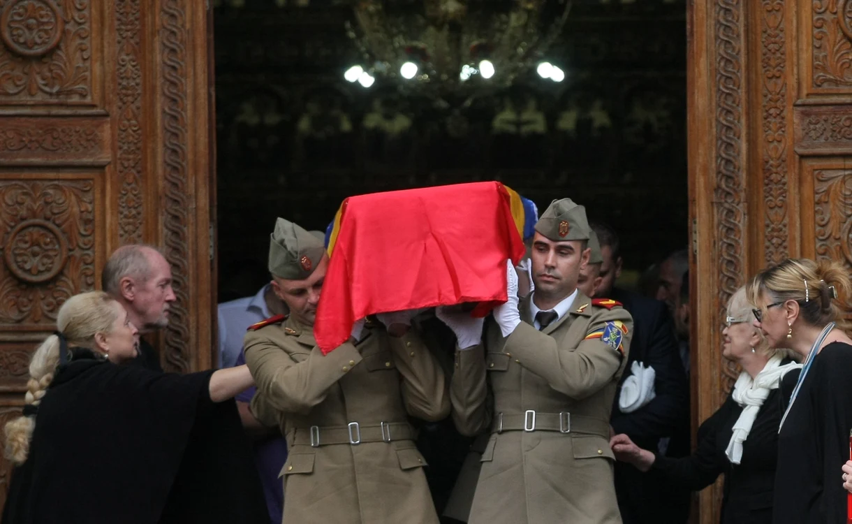 
    Prietenii, dar și cei care l-au iubit i-au adus un ultim omagiu lui Marin MoraruFoto: Tatiana Solomon  