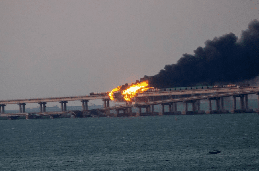  Imagini cu explozia care a avariat Podul Crimeea VIDEO