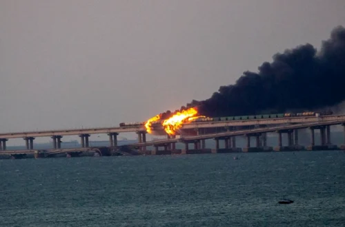 Incendiu Pod Crimeea, Ucraina, Strâmtoarea Kerci, 8 octombrie 2022 Sursa Facebook / Euromaidan