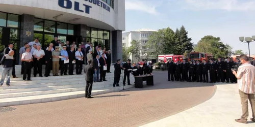 Manifestările de la Olt prilejuite de Ziua Pompierilor s-au desfăşurat pe platoul din faţa sediului Prefecturii din Slatina