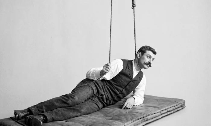 Nicolae Minovici în timpul experimentelor png