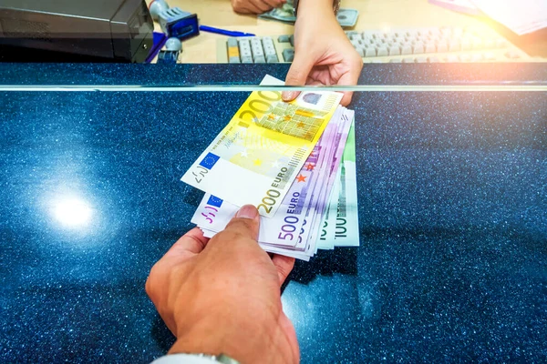  Curs valutar BNR, 26 octombrie 2026. Euro și dolarul au scăzut, francul elvețian pierde aproape 3 bani