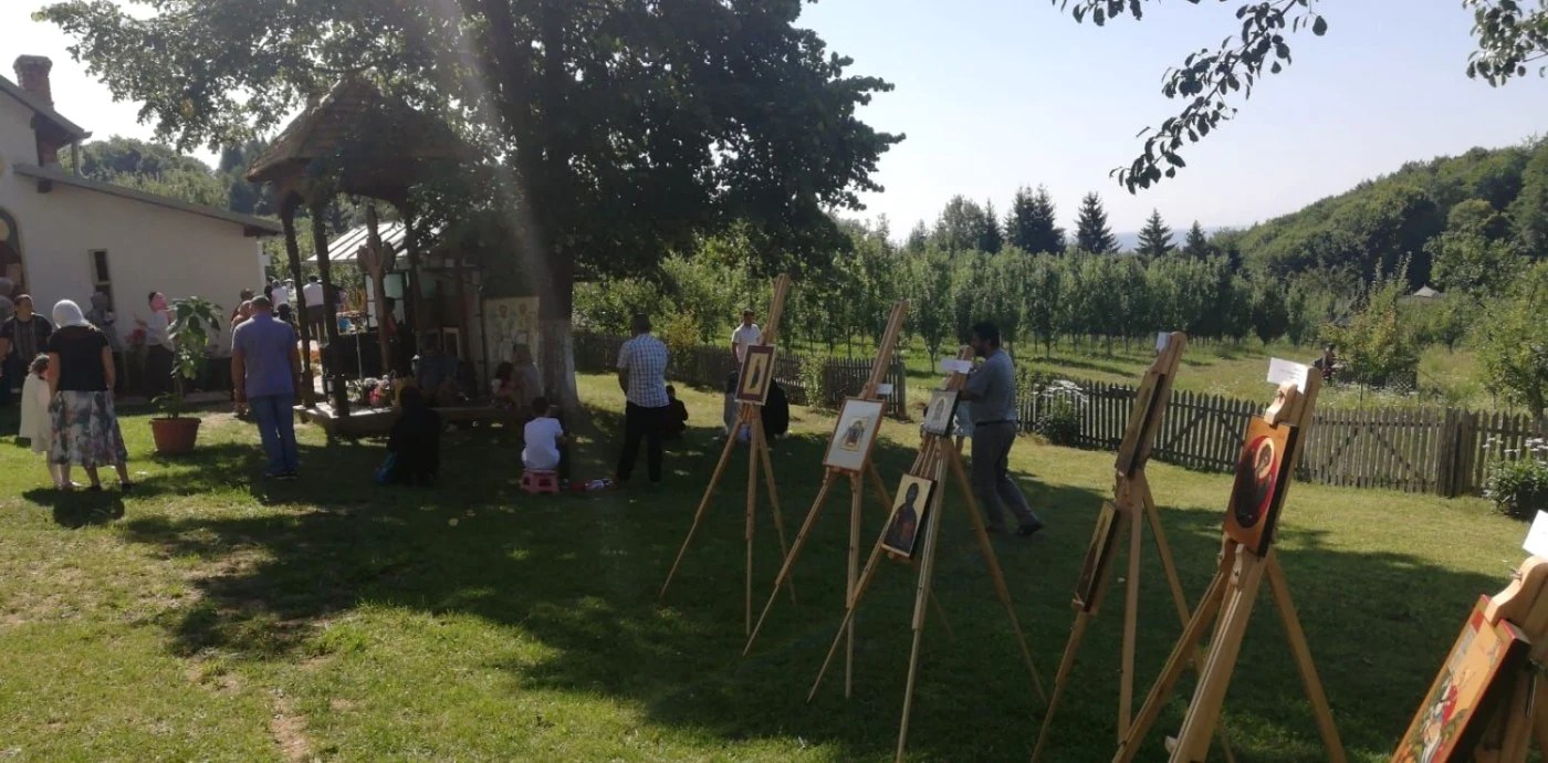Expoziţia a avut loc la Schitul Slănic