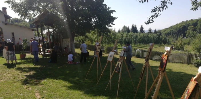 Expoziţia a avut loc la Schitul Slănic
