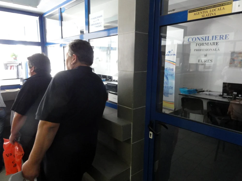 Consilierul EURES de la AJOFM Olt va contacta personal persoanele preselectate pentru Bursa de la Slatina programată pentru luna aprilie... (FOTO: Mugurel Manea)