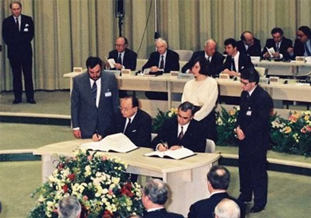 Semnarea Tratatului de la Maastricht la 7 februarie 1992 FOTO: consilium.europa.eu