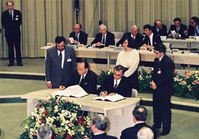 Semnarea Tratatului de la Maastricht la 7 februarie 1992 FOTO: consilium.europa.eu