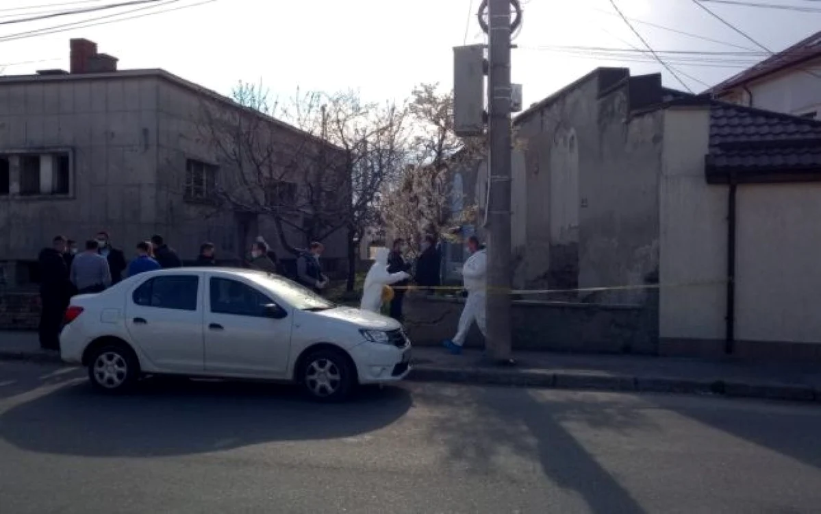 O fată de 17 ani, ucisă în baia publică din Ploieşti FOTO Diana Frîncu