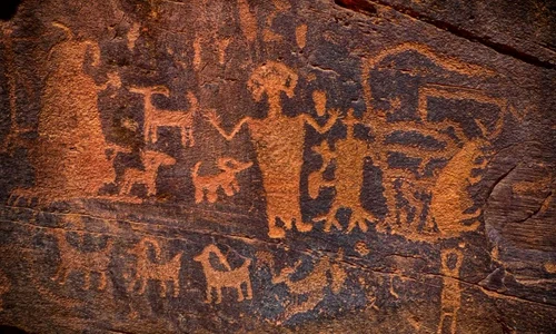 Ce reprezintă petroglifele realizate de amerindienii Pueblo în urmă cu 800 de ani?  jpeg