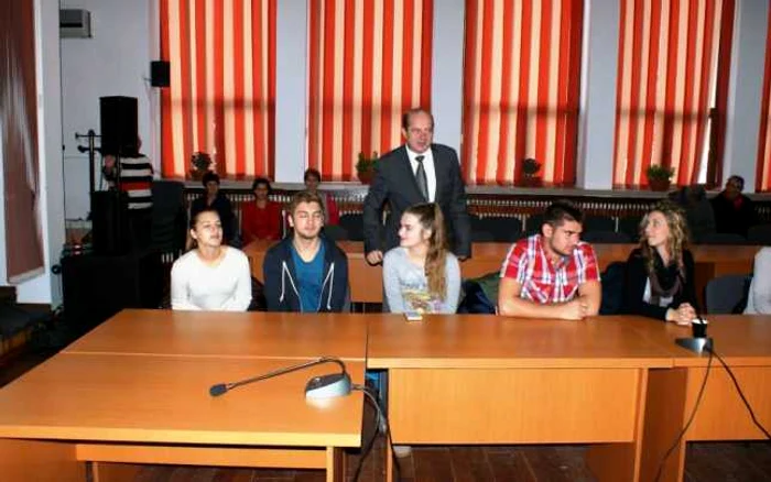 Evenimentul s-a desfăşurat în sala de şedinţe a primăriei