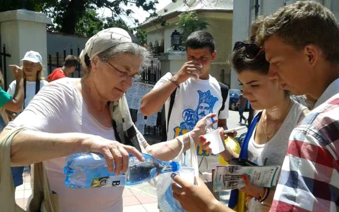 Tineri unionişti din Basarabia în vizită la Constanţa - întâlnire cu arhiepiscopul Teodosie Foto Sînziana Ionescu
