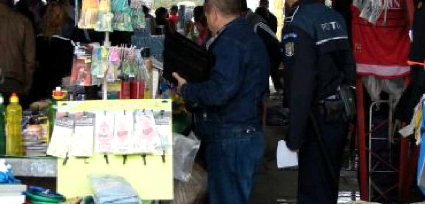 Turnu Severin: Comercianții din Târgul Veterani luați la „puricat” de polițiști