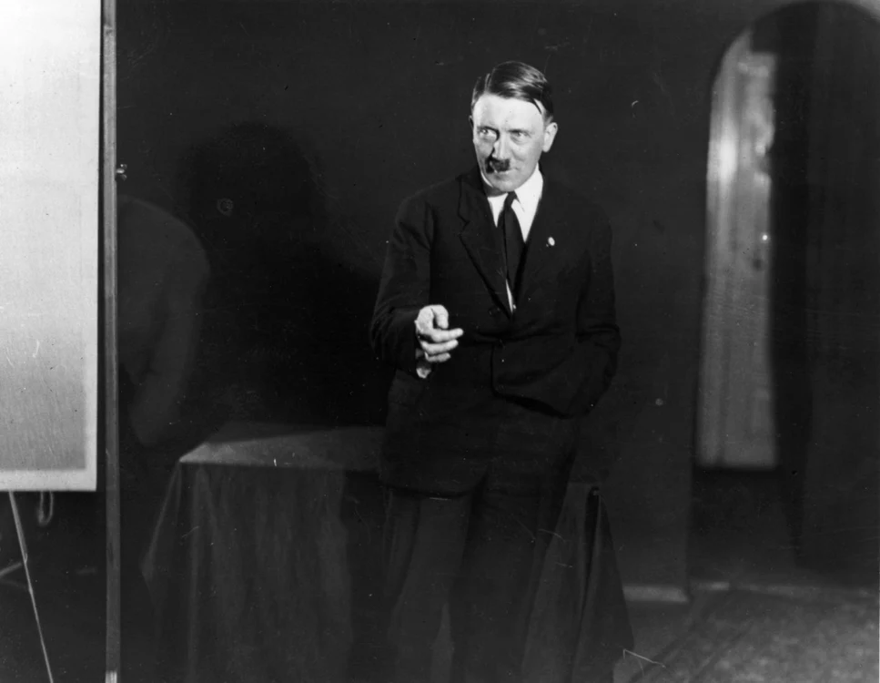 Adolf Hitler în timpul repetiţiilor pentru discursurile sale FOTO Getty Images/Guliver