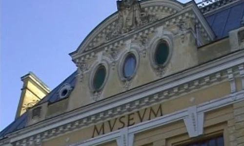 Ochii din spatele ferestrelor jpeg