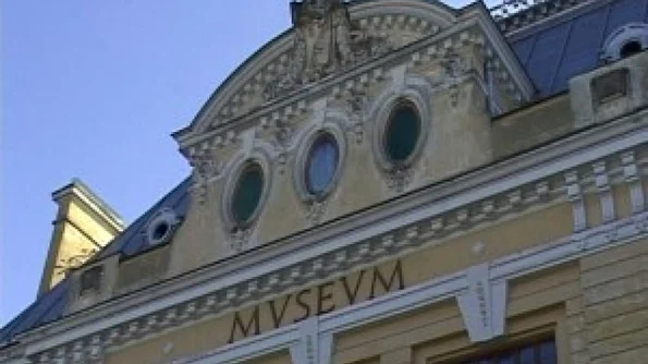 Ochii din spatele ferestrelor jpeg