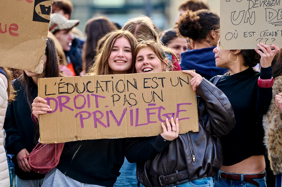 Liceenii francezi cer condiții mai bune la școală.
