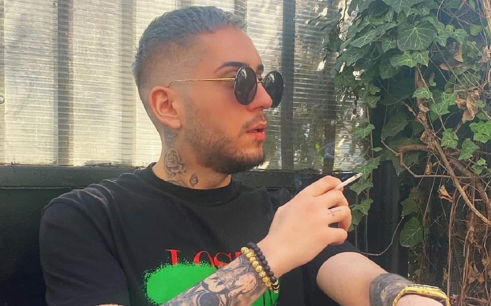 Fulgy, fiul Clejanilor, a amenințat că aruncă în aer blocul în care locuiește din Sectorul 3. „Nu știu ce urmează, mă bag în cadă și v-am pupat”