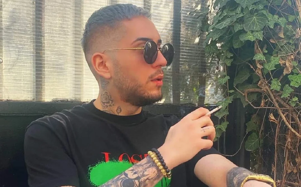 Fulgy, fiul Clejanilor, a amenințat că aruncă în aer blocul în care locuiește din Sectorul 3. „Nu știu ce urmează, mă bag în cadă și v-am pupat”