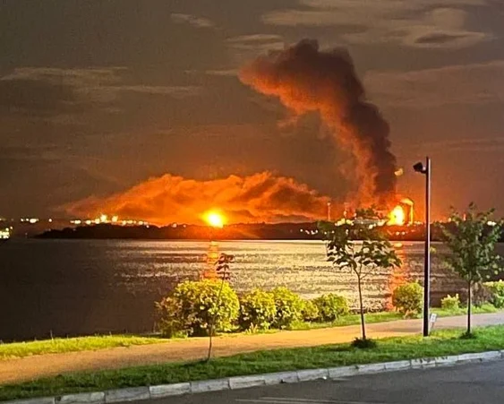 Atacul cu drone a vizat rafinăria din Saratov FOTO X