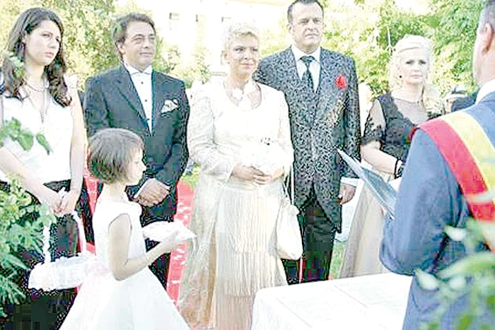 Teo, «salvată» de  naşi, de Sărbători (FOTOGRAFII: PRO TV)