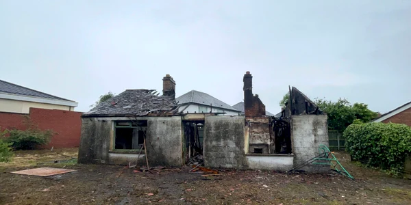 Casă incendiată în Belfast FOTO Profimedia 