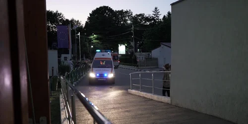 Conflict sângeros între o bandă de hoţi şi unul dintre păgubiţi. Un bărbat a ajuns la spital cu multiple escoriaţii şi tăieturi pe spate