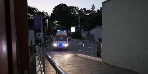 Conflict sângeros între o bandă de hoţi şi unul dintre păgubiţi. Un bărbat a ajuns la spital cu multiple escoriaţii şi tăieturi pe spate