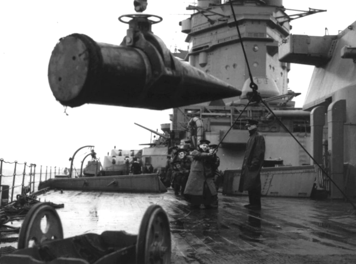 Proiectil de 406 mm pe nava  HMS Rodney