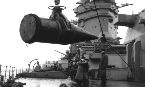 Proiectil de 406 mm pe nava HMS Rodney