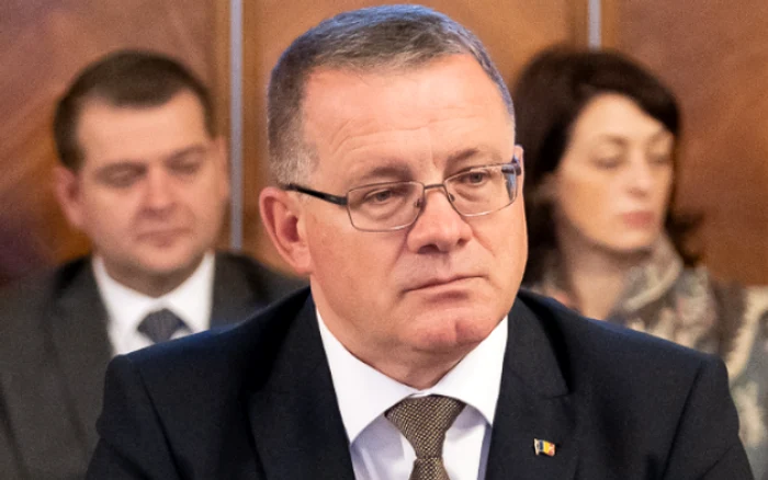 Adrian Oros, ministrul agriculturii, a afirmat că alimentele de bază s-au scumpit brusc când s-a instaurat situaţia de urgenţăFoto: click.ro